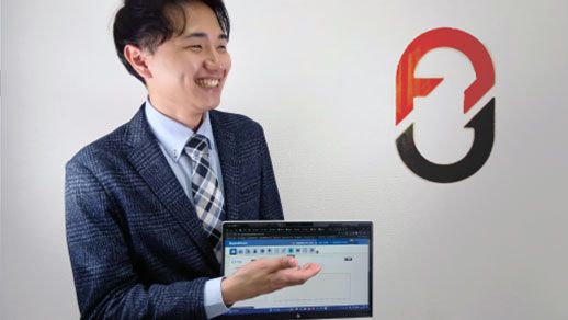 メルカートの担当者が管理画面をデモンストレーションしている様子