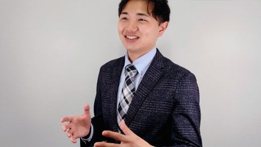 担当者が現状の課題を説明している様子
