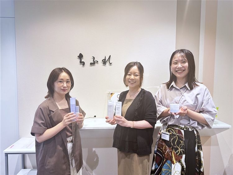 ちふれ化粧品様のEC担当者3名の写真